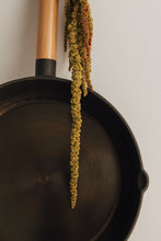 Lade das Bild in den Galerie-Viewer, THE NAKOA "ADIRA" PAN - POLISHED CAST IRON