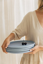 Lade das Bild in den Galerie-Viewer, THE NAKOA "ALORA" DINNER PLATE - SET OF 4 (Into the Sea)