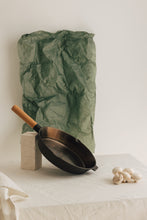 Lade das Bild in den Galerie-Viewer, THE NAKOA "ADIRA" PAN - POLISHED CAST IRON