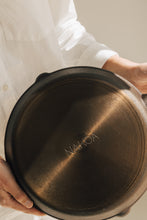 Lade das Bild in den Galerie-Viewer, THE NAKOA "ADIRA" PAN - POLISHED CAST IRON