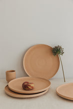 Lade das Bild in den Galerie-Viewer, THE NAKOA "ALORA" DINNER PLATE - SET OF 4 (Sunny Peach)