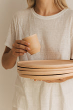 Lade das Bild in den Galerie-Viewer, THE NAKOA "ALORA" DINNER PLATE - SET OF 4 (Sunny Peach)