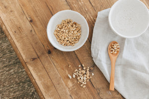 SCHÜSSEL MIT KLEINEN FÜSSEN 'NORDIC VANILLA'