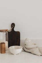 Lade das Bild in den Galerie-Viewer, SCHÜSSEL MIT KLEINEN FÜSSEN &#39;NORDIC VANILLA&#39;

